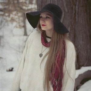 Meet your Posher, Cynthia